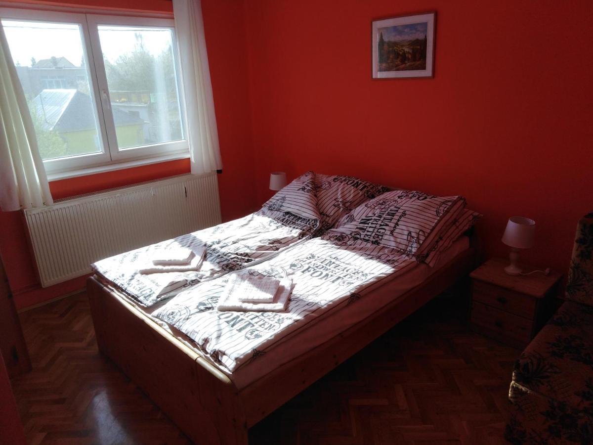 Arinza Apartman Vendeghaz Мезёкёвешд Экстерьер фото