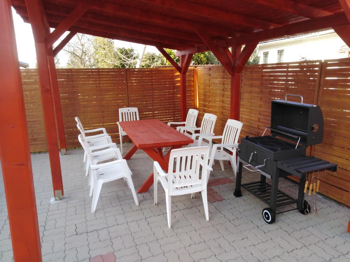 Arinza Apartman Vendeghaz Мезёкёвешд Экстерьер фото