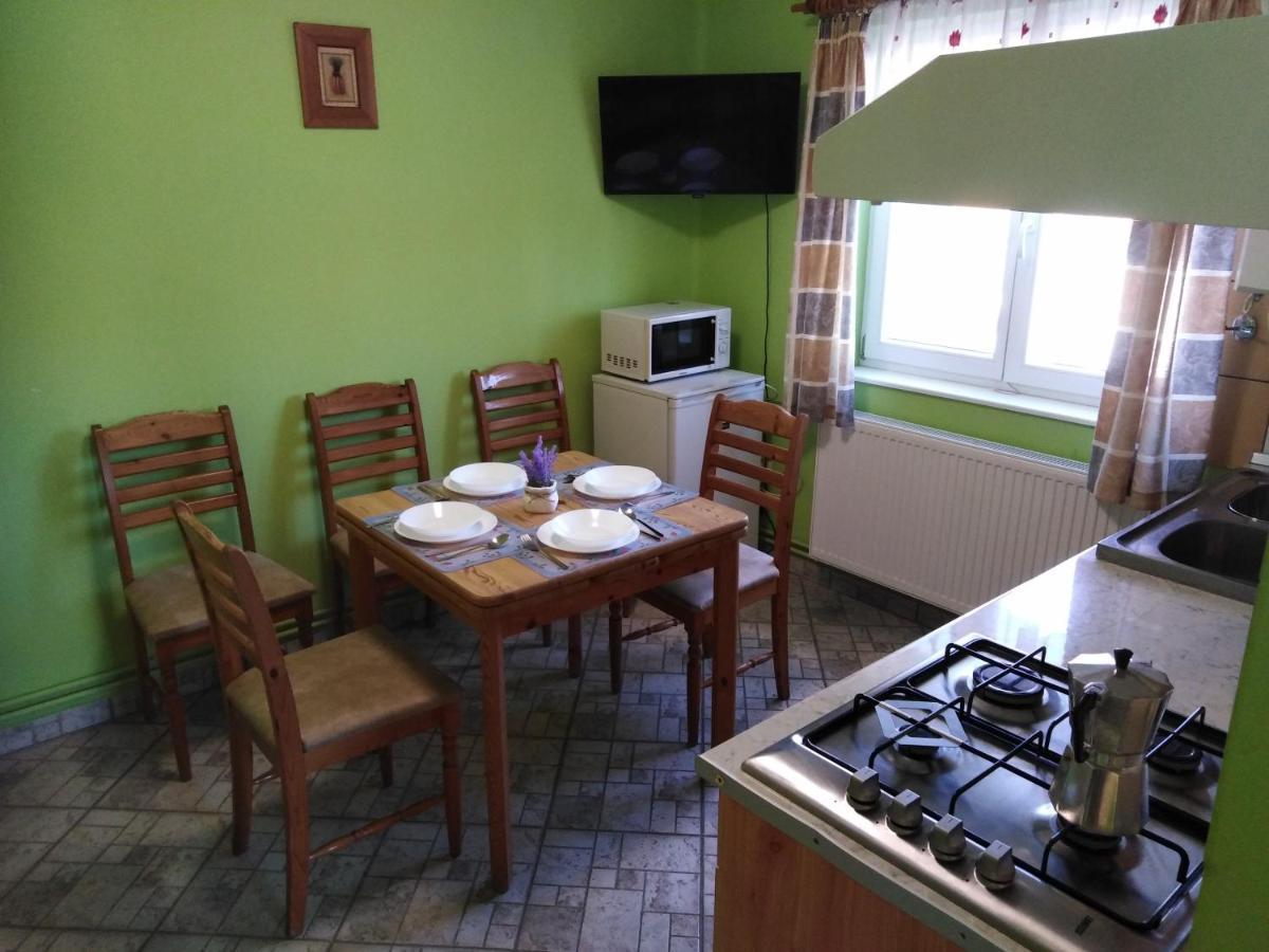 Arinza Apartman Vendeghaz Мезёкёвешд Экстерьер фото