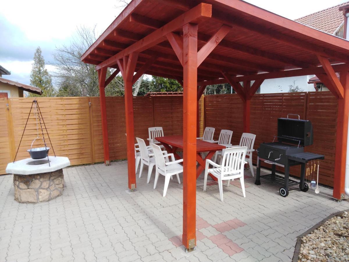 Arinza Apartman Vendeghaz Мезёкёвешд Экстерьер фото